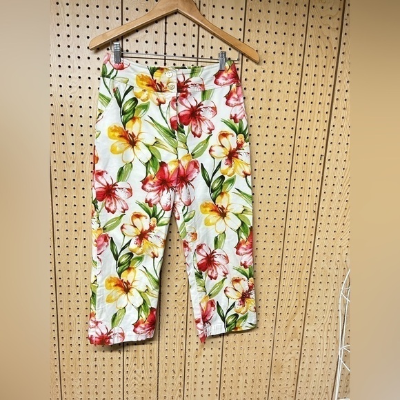 St. John Sport by Marie Gray Pants - - St. John By Marie Grey Floral Capri Pants
